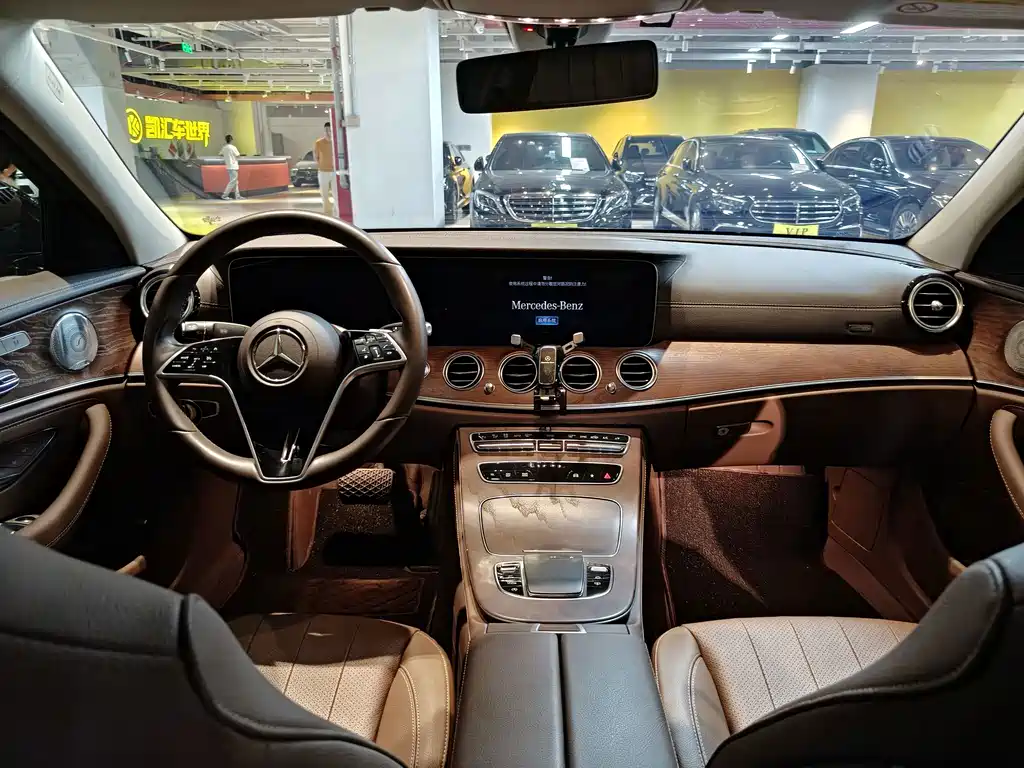 Mercedes-Benz E-Class — миниатюра 10