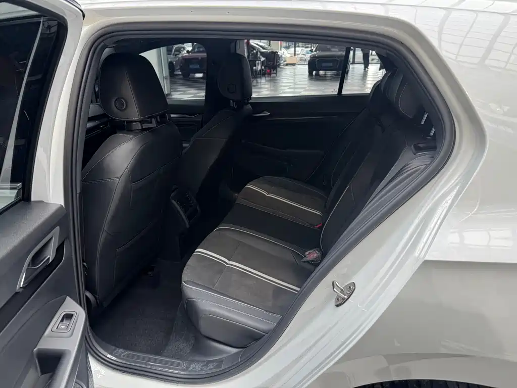 Volkswagen Golf — миниатюра 18