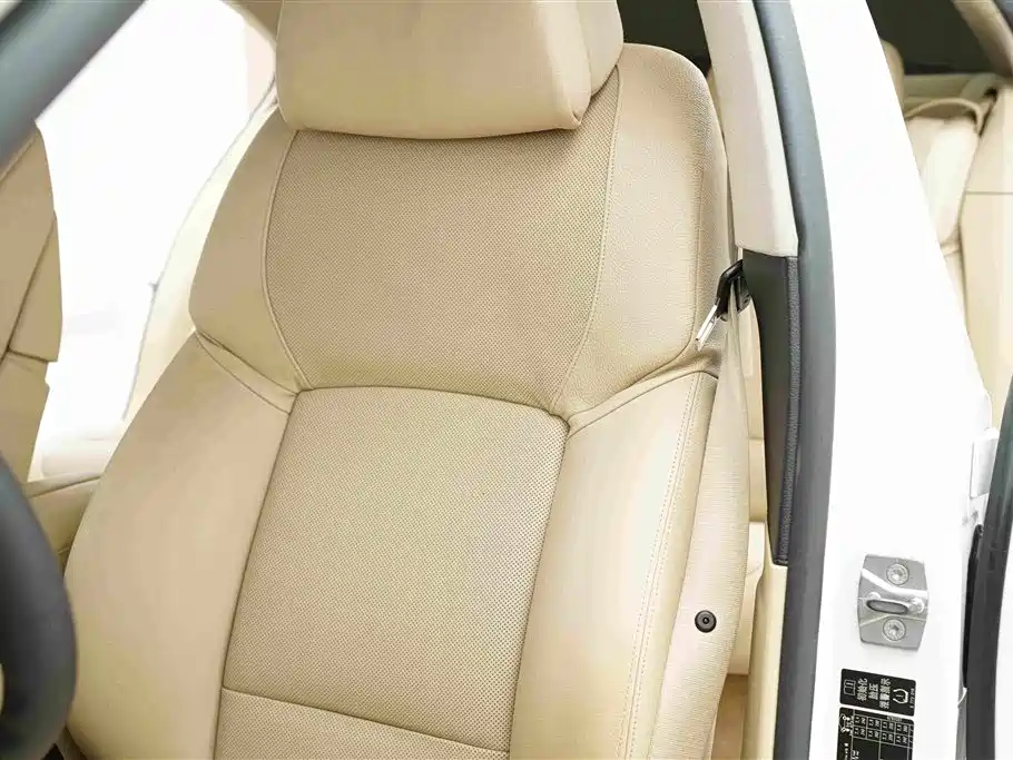 BMW 7 Series — миниатюра 6