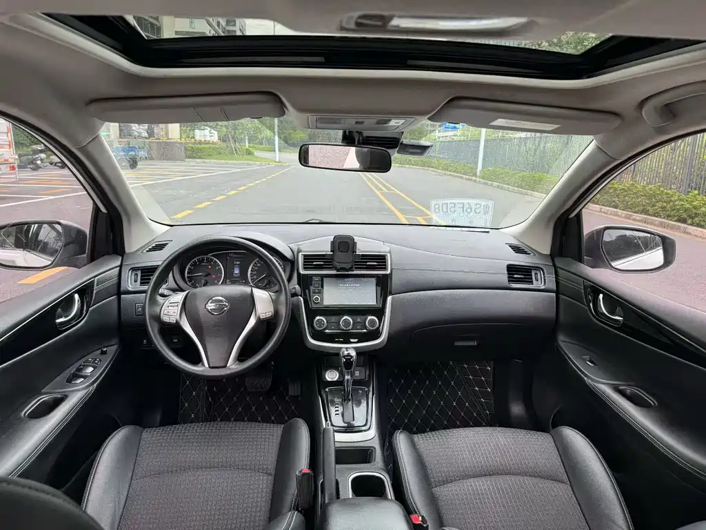 Nissan Tiida — миниатюра 5