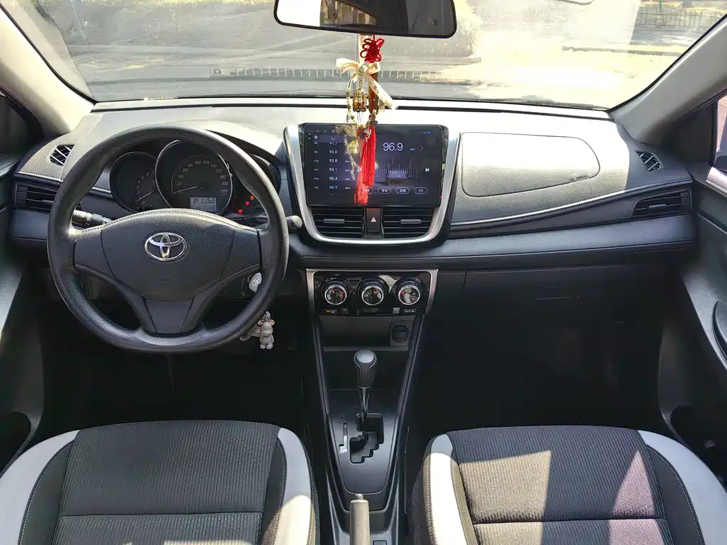 Toyota Yaris L — миниатюра 6