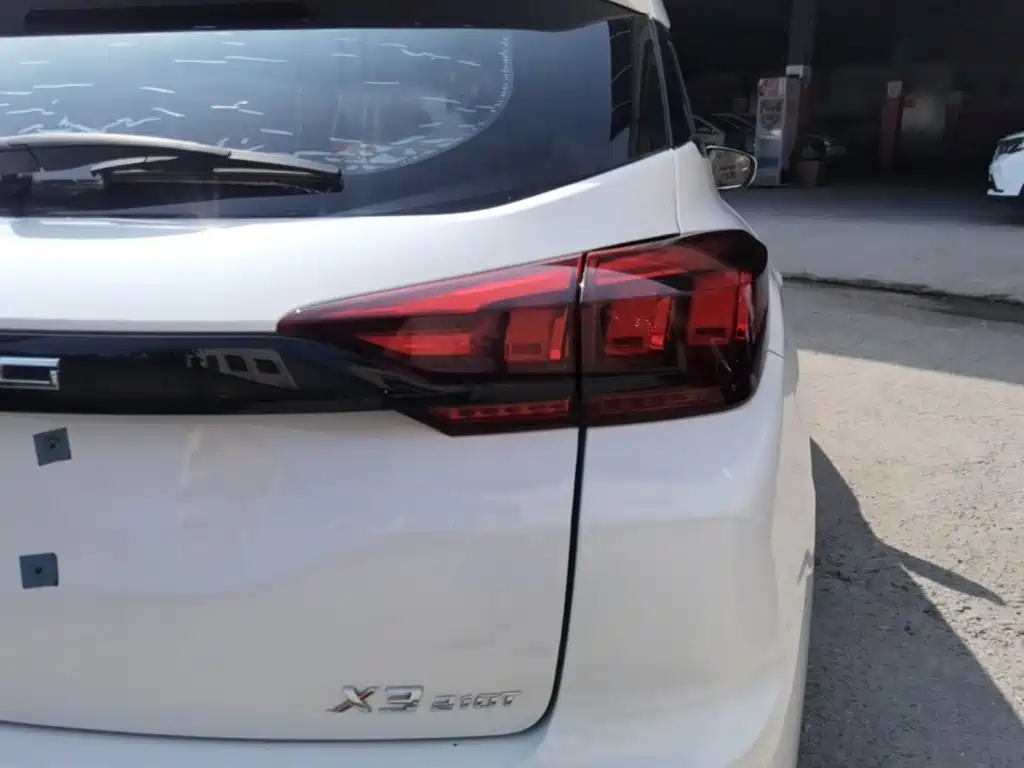 BAIC X3 — миниатюра 8