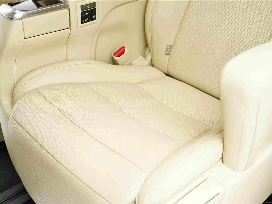 Toyota Alphard — миниатюра 13