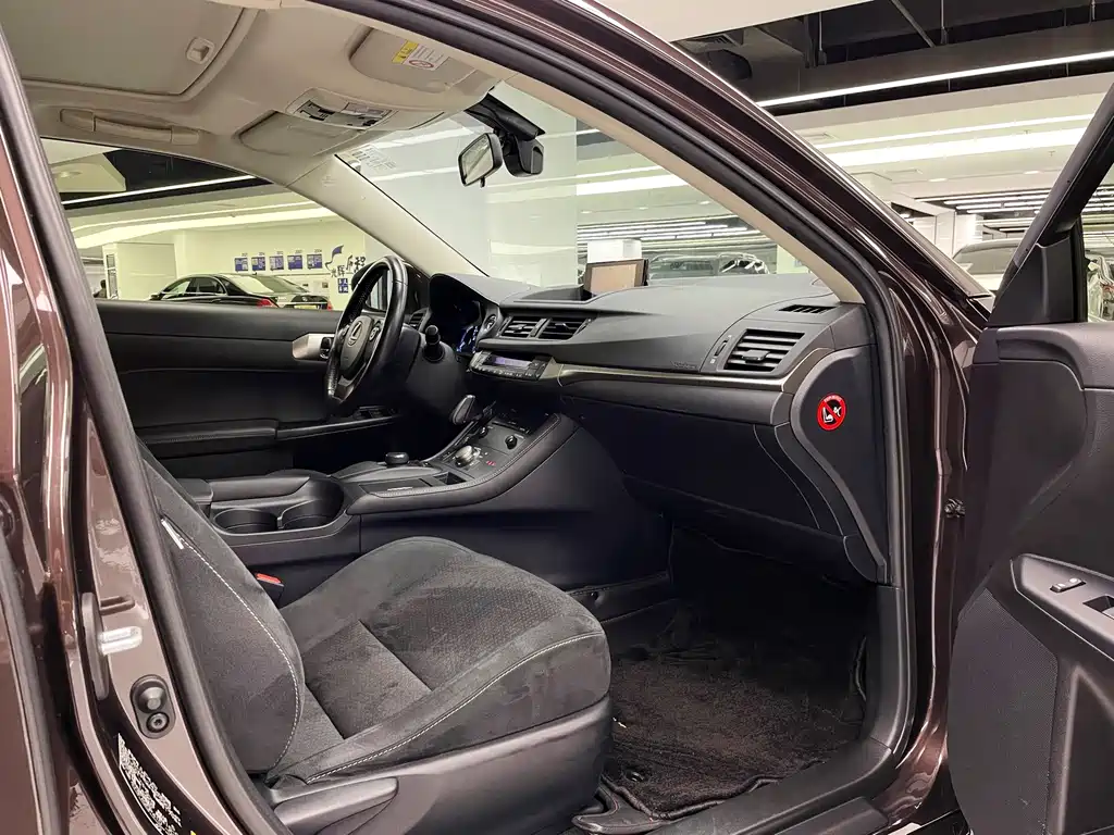 Lexus CT — миниатюра 12