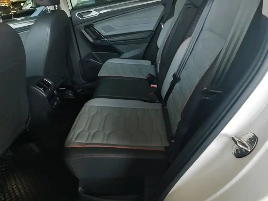 Volkswagen Tiguan L PHEV — миниатюра 17