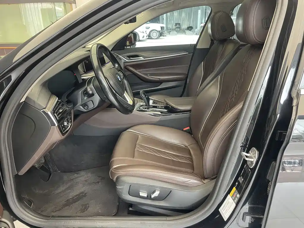 BMW 5 Series New Energy — миниатюра 6