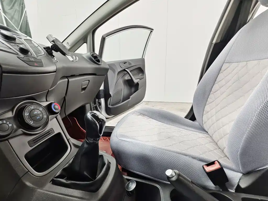 Ford Fiesta 2013 1.5L MT
