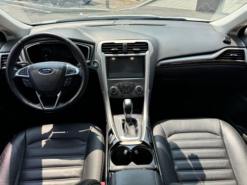 Ford Mondeo 2013 2.0L GTDi200 Fashion