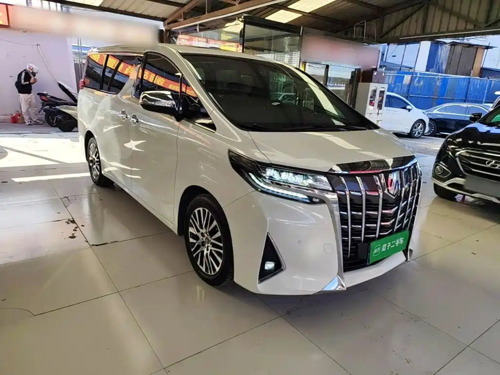 Toyota Alphard — миниатюра 4