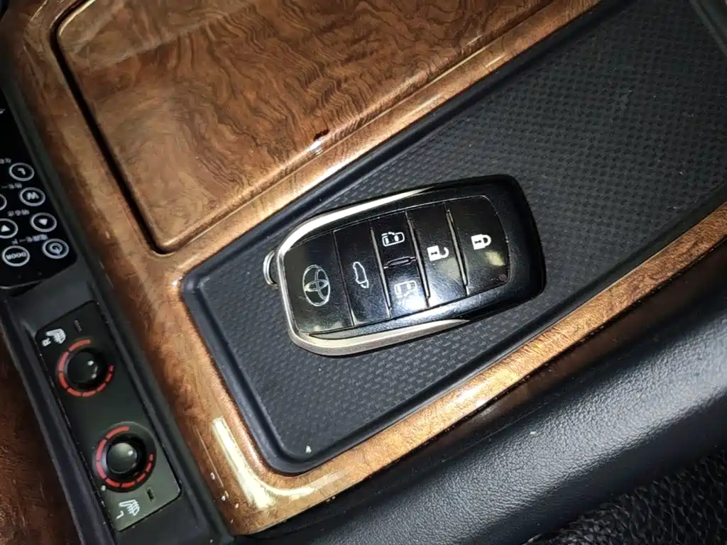 Toyota Alphard — миниатюра 9