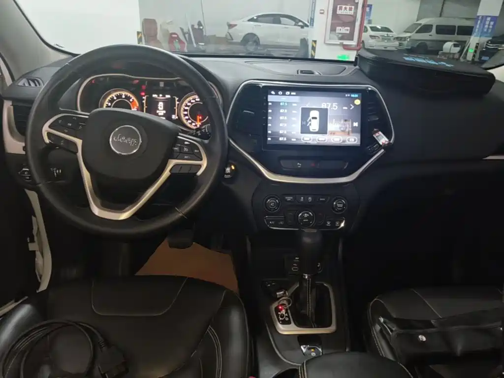 Jeep Cherokee — миниатюра 10