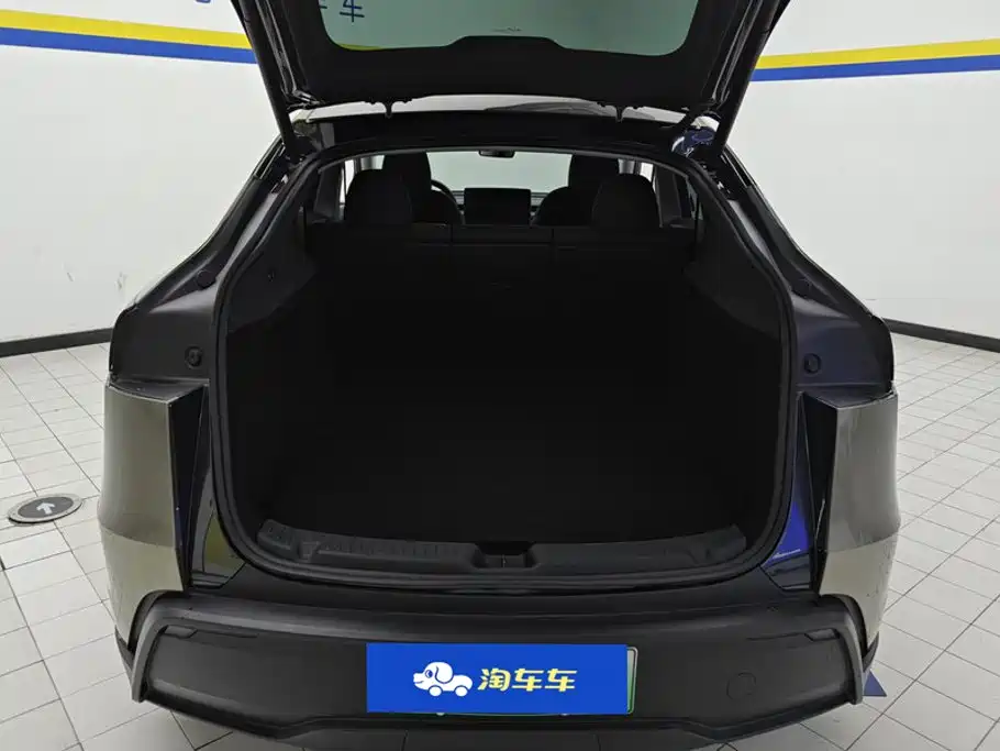 Tesla Model Y — миниатюра 4