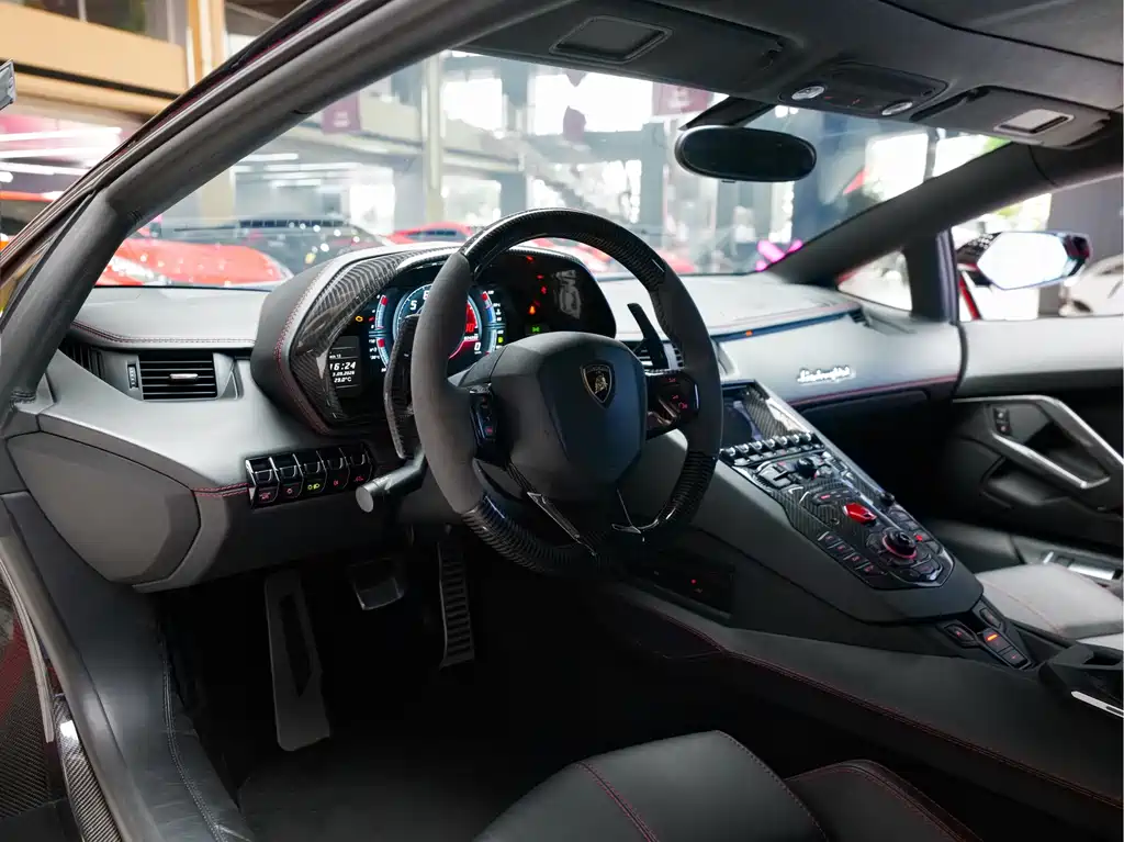Lamborghini Aventador — миниатюра 11