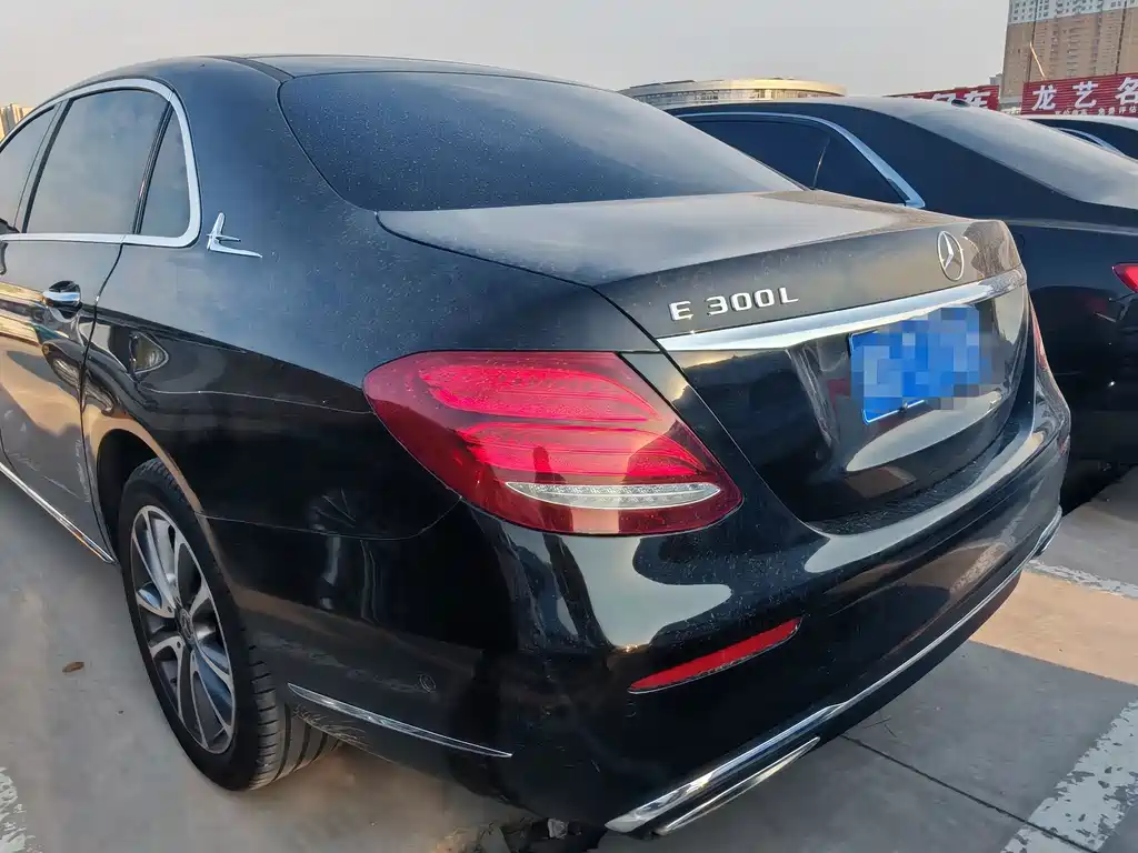 Mercedes-Benz E-Class — миниатюра 9