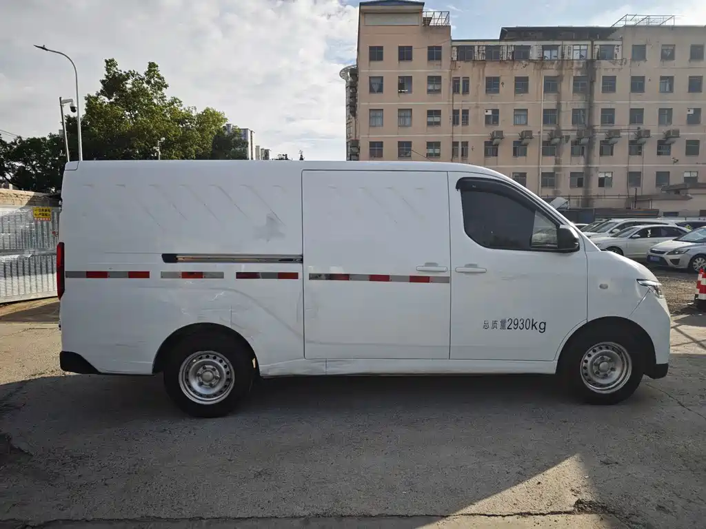 Wuling Yangguang — миниатюра 4