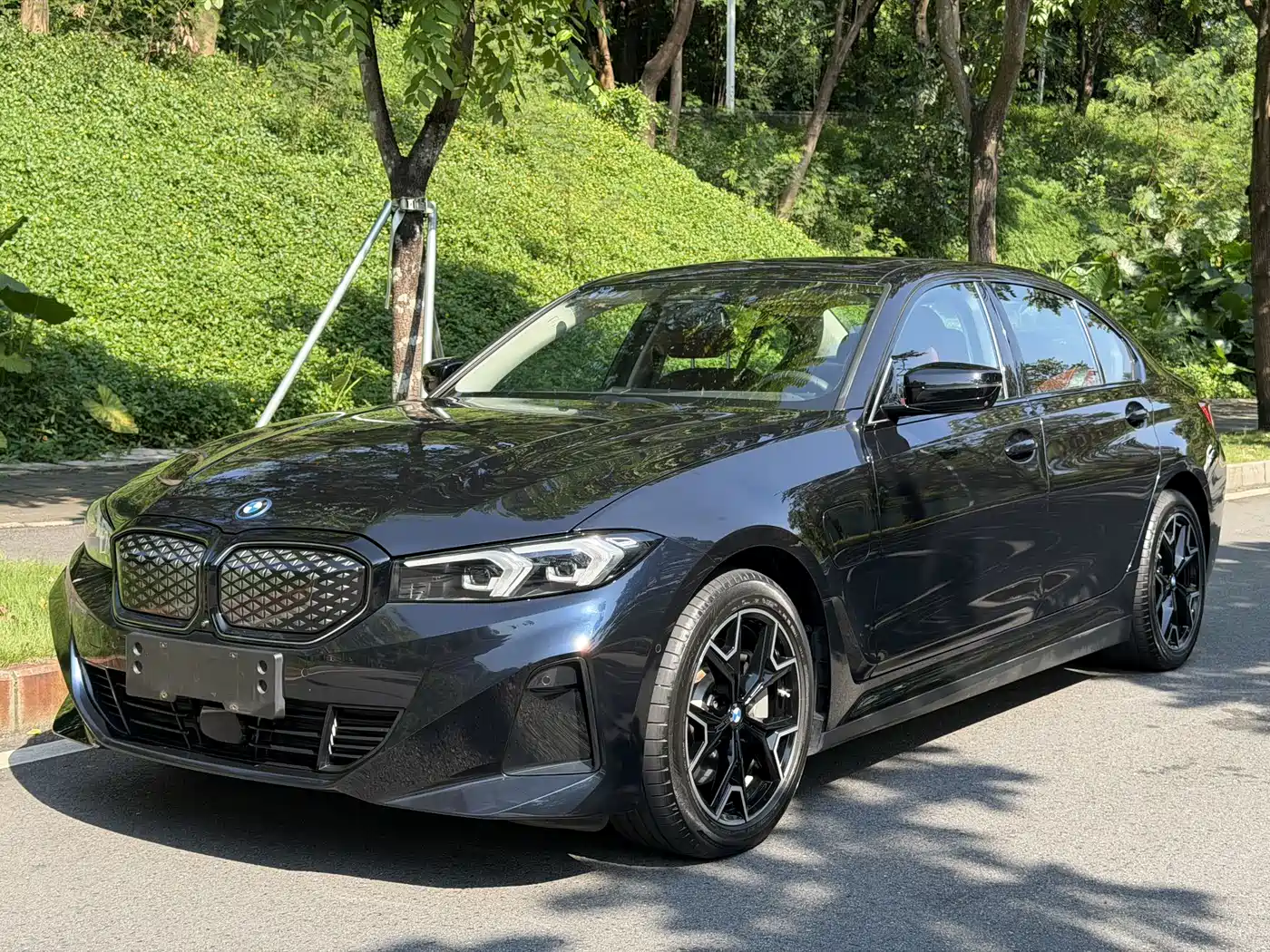 宝马i3 2024款 eDrive 40 L 曜夜运动套装 2024