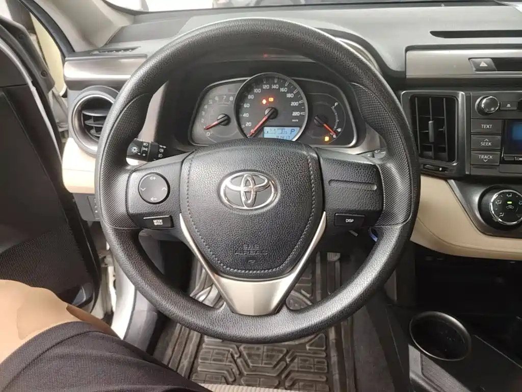 Toyota RAV4 — миниатюра 11