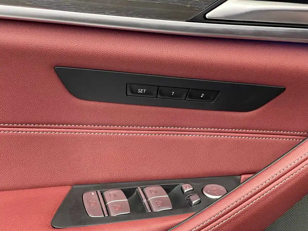 BMW 5 Series New Energy — миниатюра 13