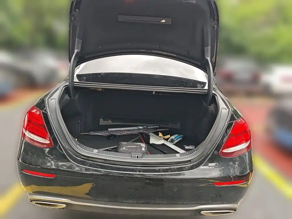 Mercedes-Benz E-Class — миниатюра 10