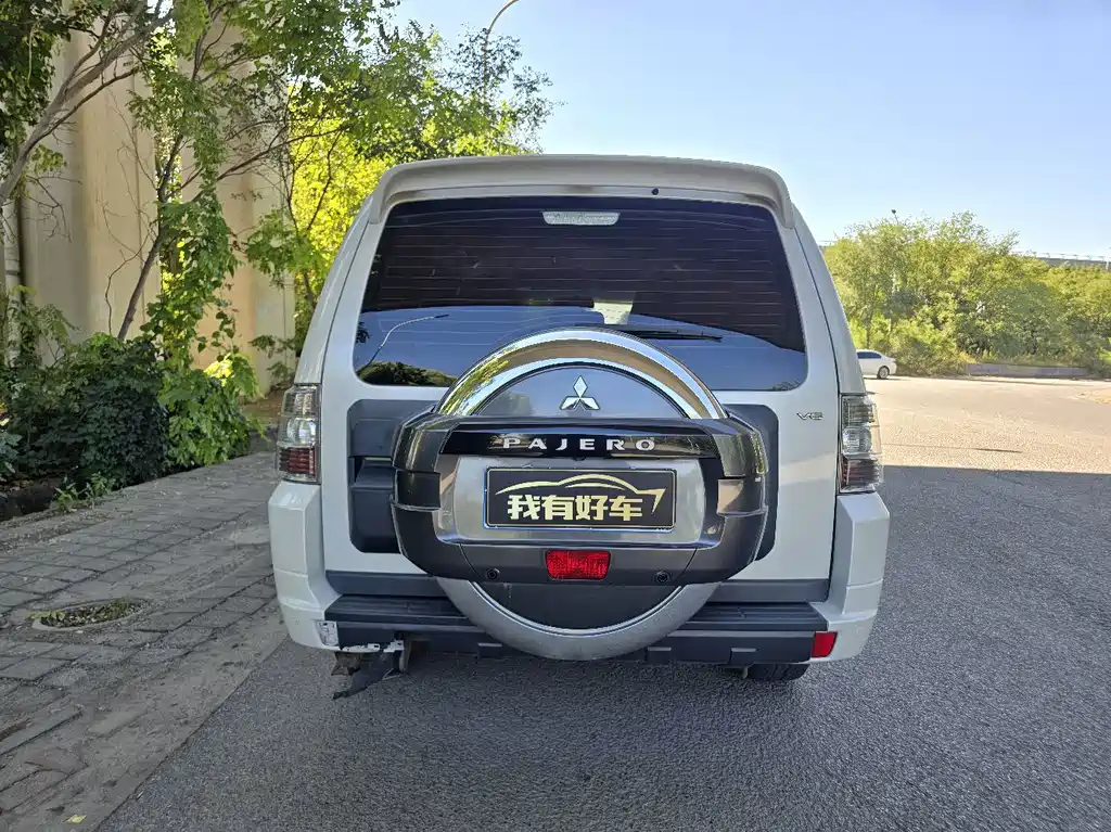 Mitsubishi Pajero (Import) — миниатюра 13