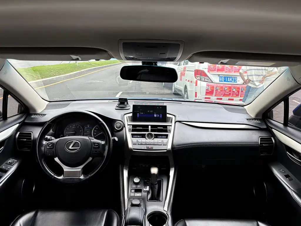 Lexus NX — миниатюра 6