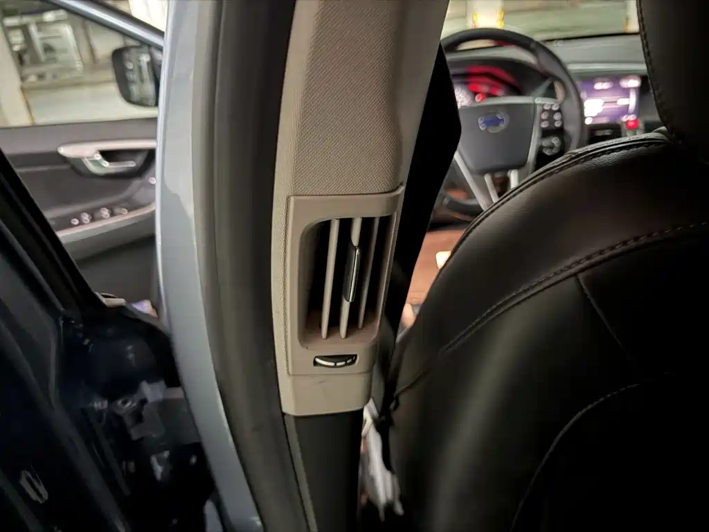 Volvo XC60 — миниатюра 11