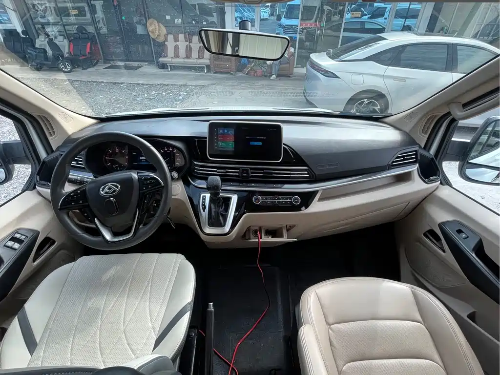 MAXUS V90 — миниатюра 8