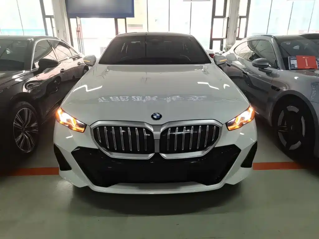 BMW 5 Series — миниатюра 3