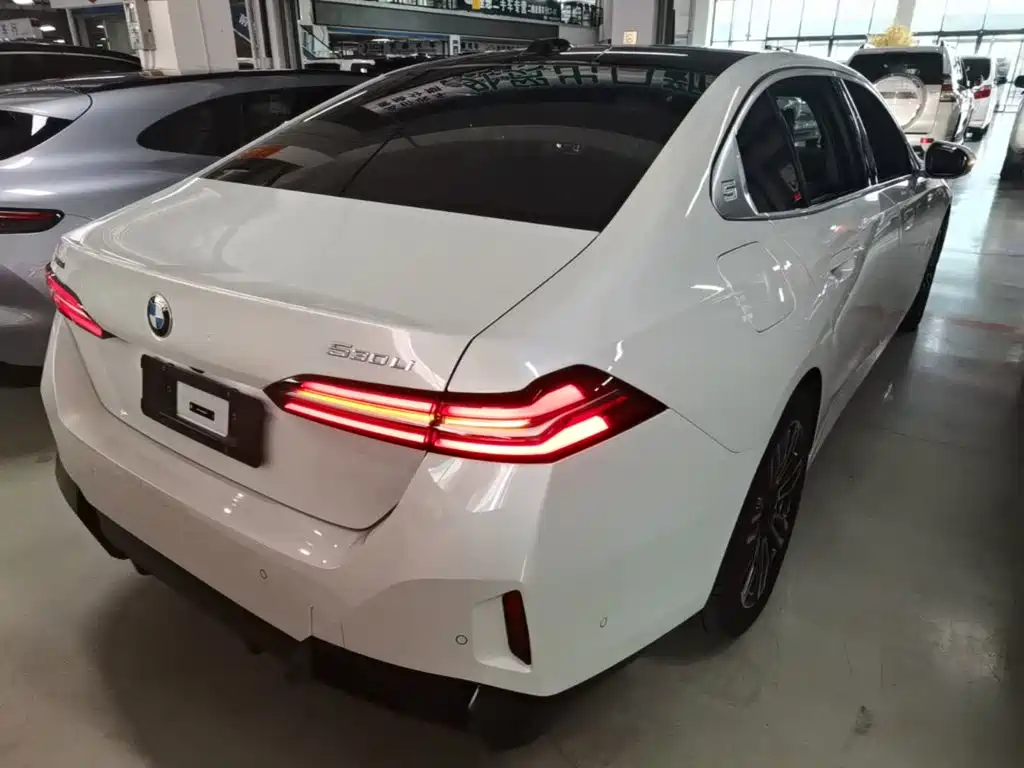 BMW 5 Series — миниатюра 7