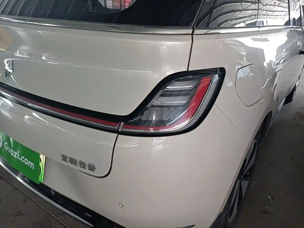 Baojun Yunduo — миниатюра 8