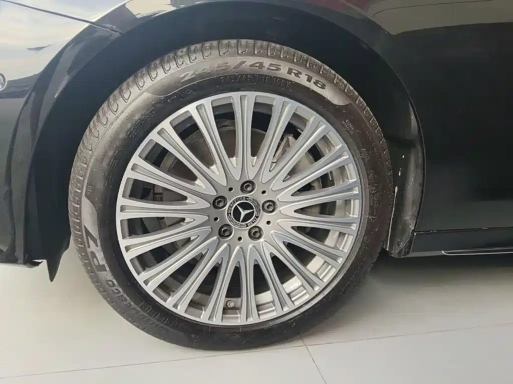 Mercedes-Benz E-Class — миниатюра 23