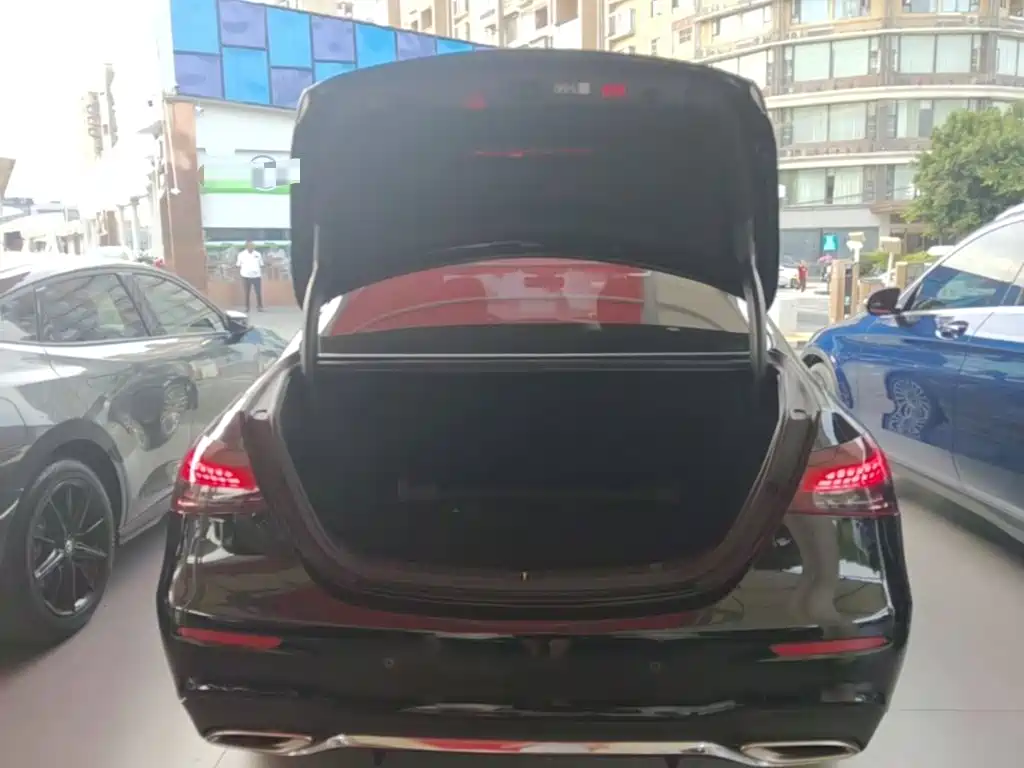Mercedes-Benz E-Class — миниатюра 19