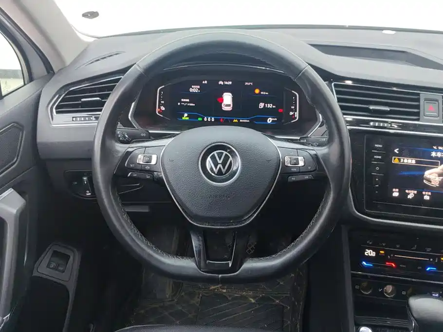 Volkswagen Tiguan L PHEV — миниатюра 15