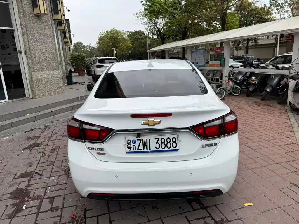 CHEVROLET CRUZE