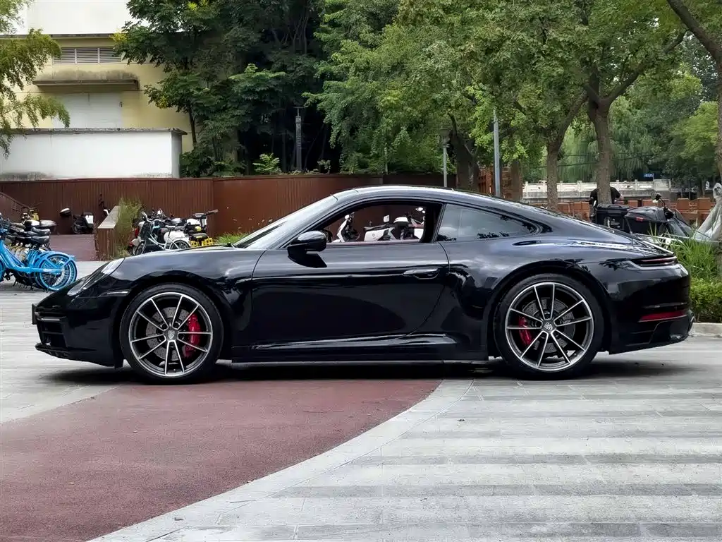 PORSCHE 911