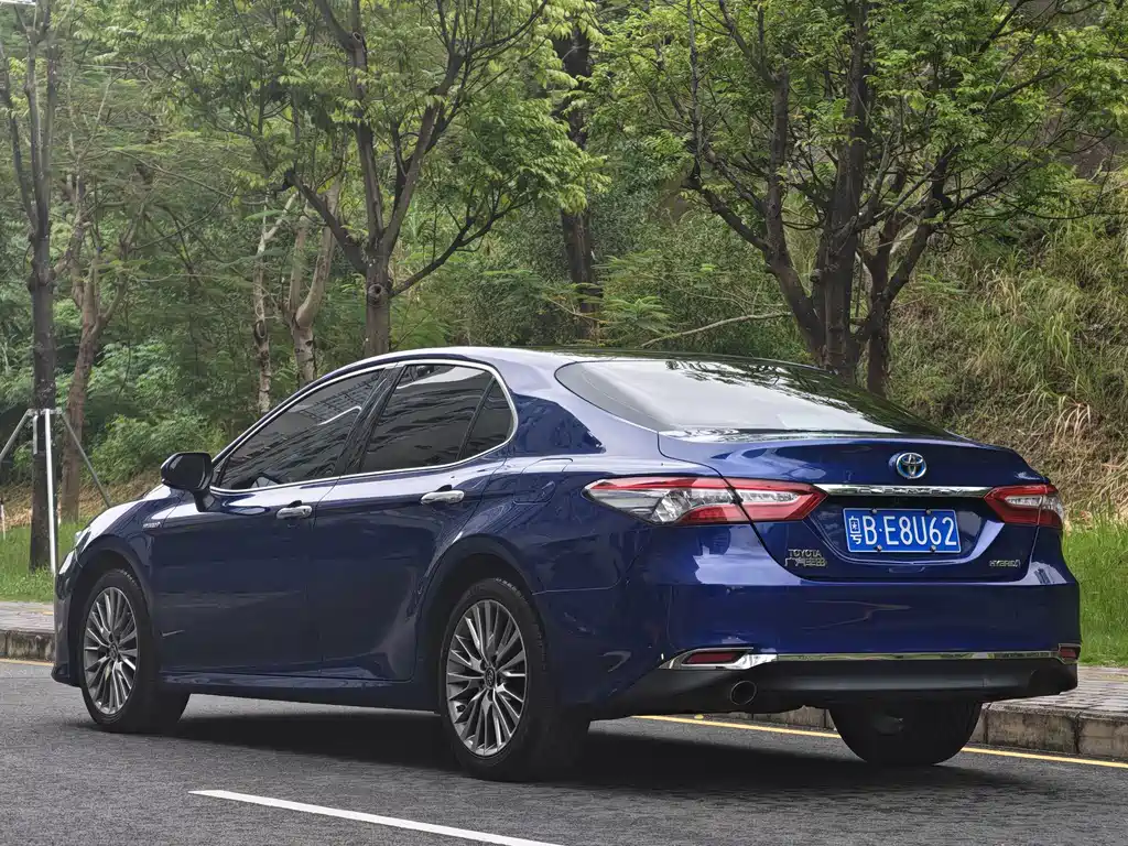 Toyota Camry — миниатюра 3