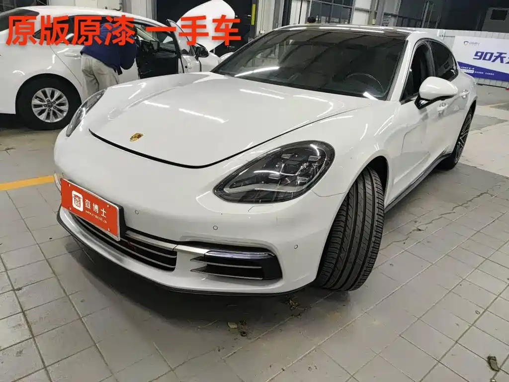 PORSCHE PANAMERA