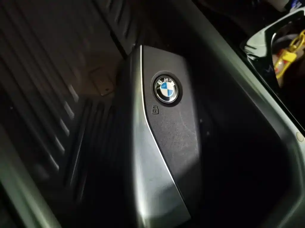 BMW 5 Series — миниатюра 9