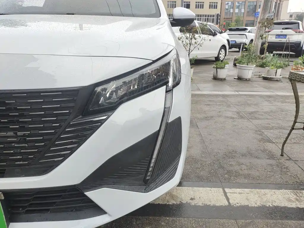Peugeot 408 — миниатюра 15