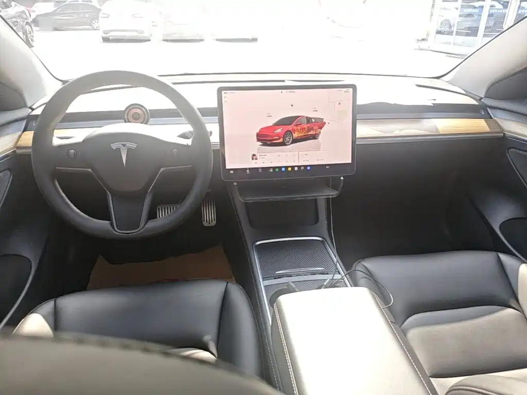 Tesla Model 3 — миниатюра 10