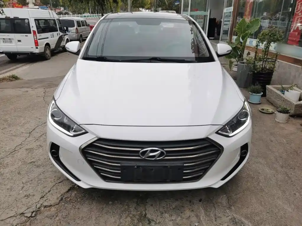 Hyundai Elantra — миниатюра 3