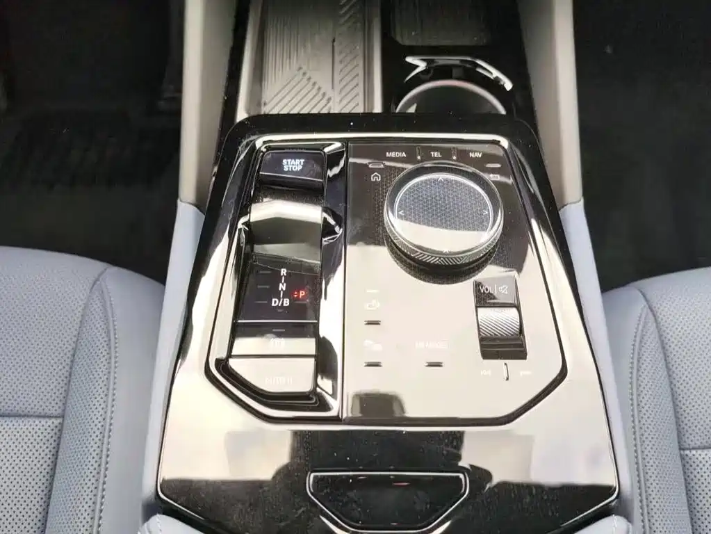 BMW i5 — миниатюра 10