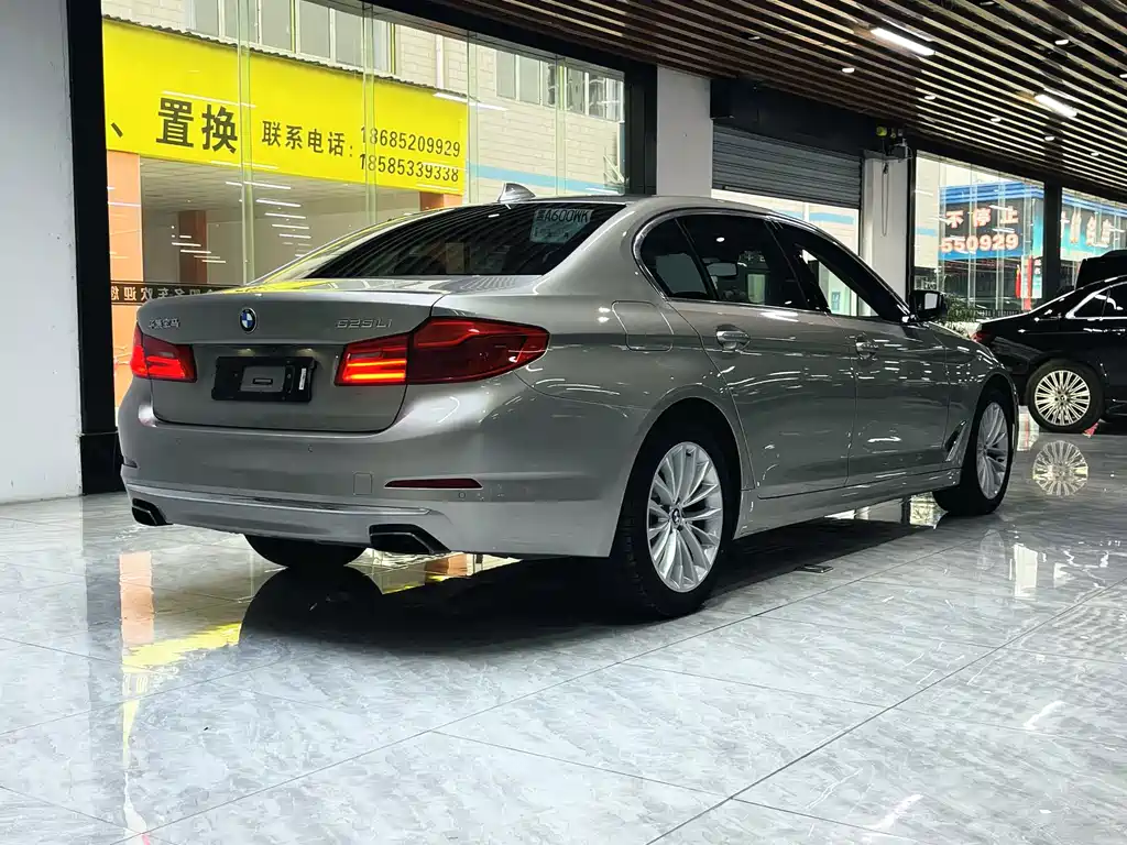 BMW 5 Series — миниатюра 16