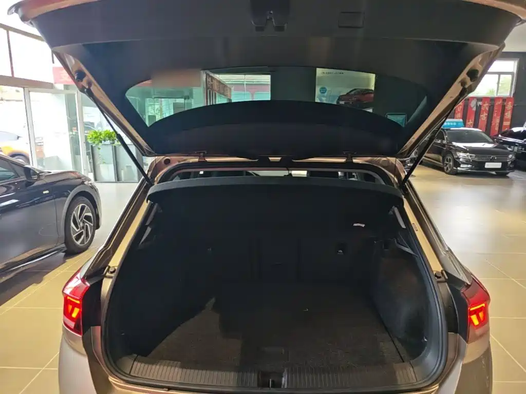 Volkswagen T-Roc — миниатюра 19