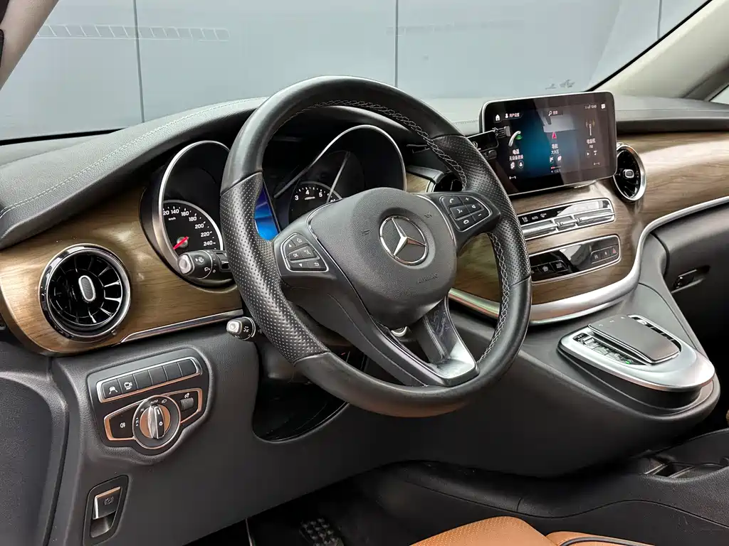 Mercedes-Benz V-Class — миниатюра 13