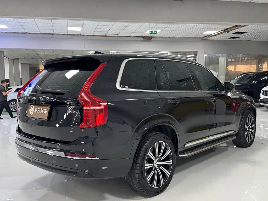 Volvo XC90 — миниатюра 9