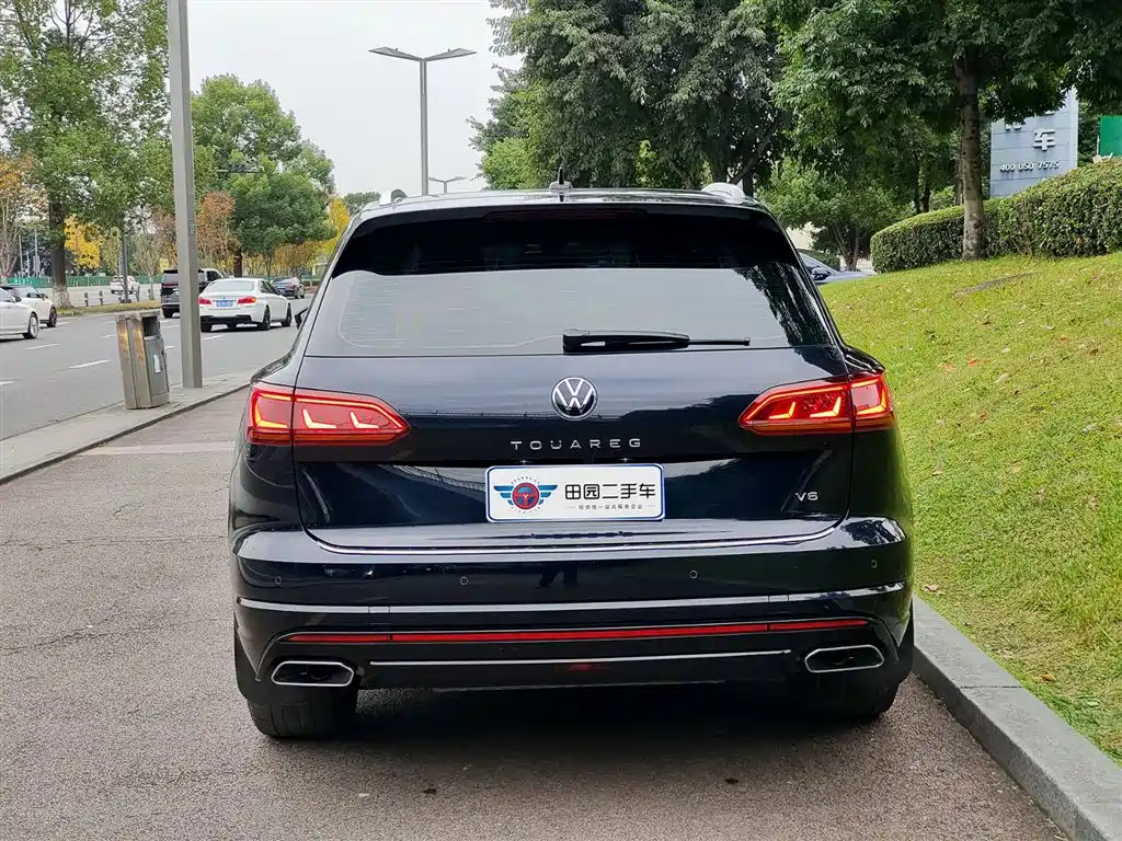 VOLKSWAGEN TOUAREG