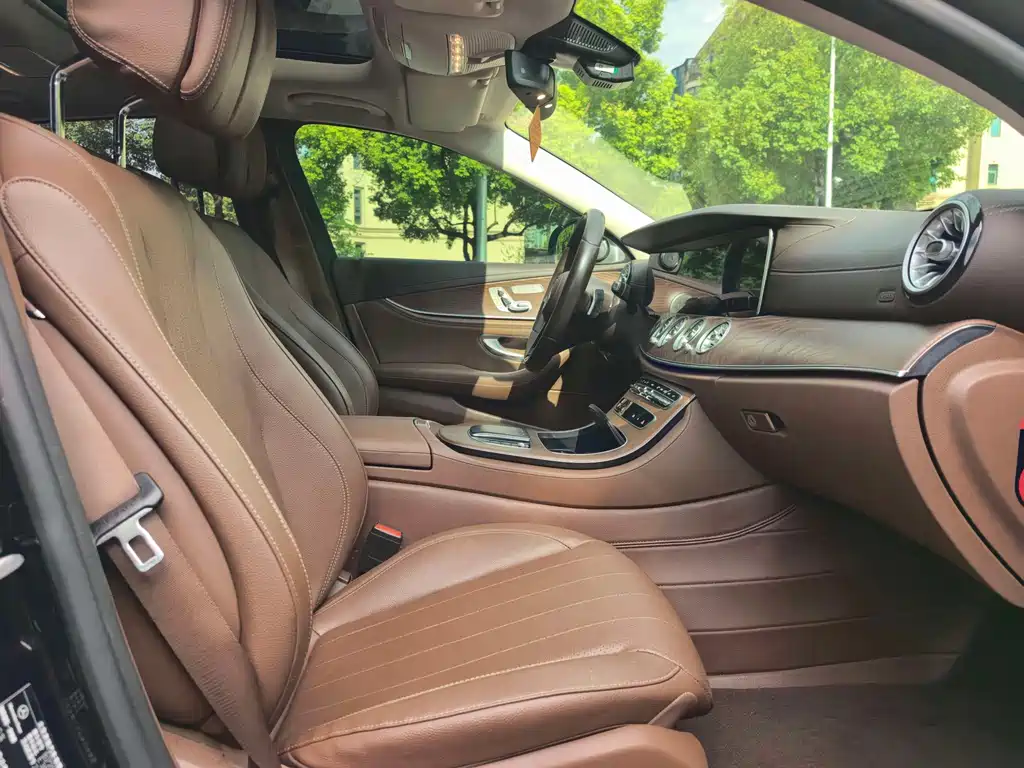 Mercedes-Benz E-Class — миниатюра 11