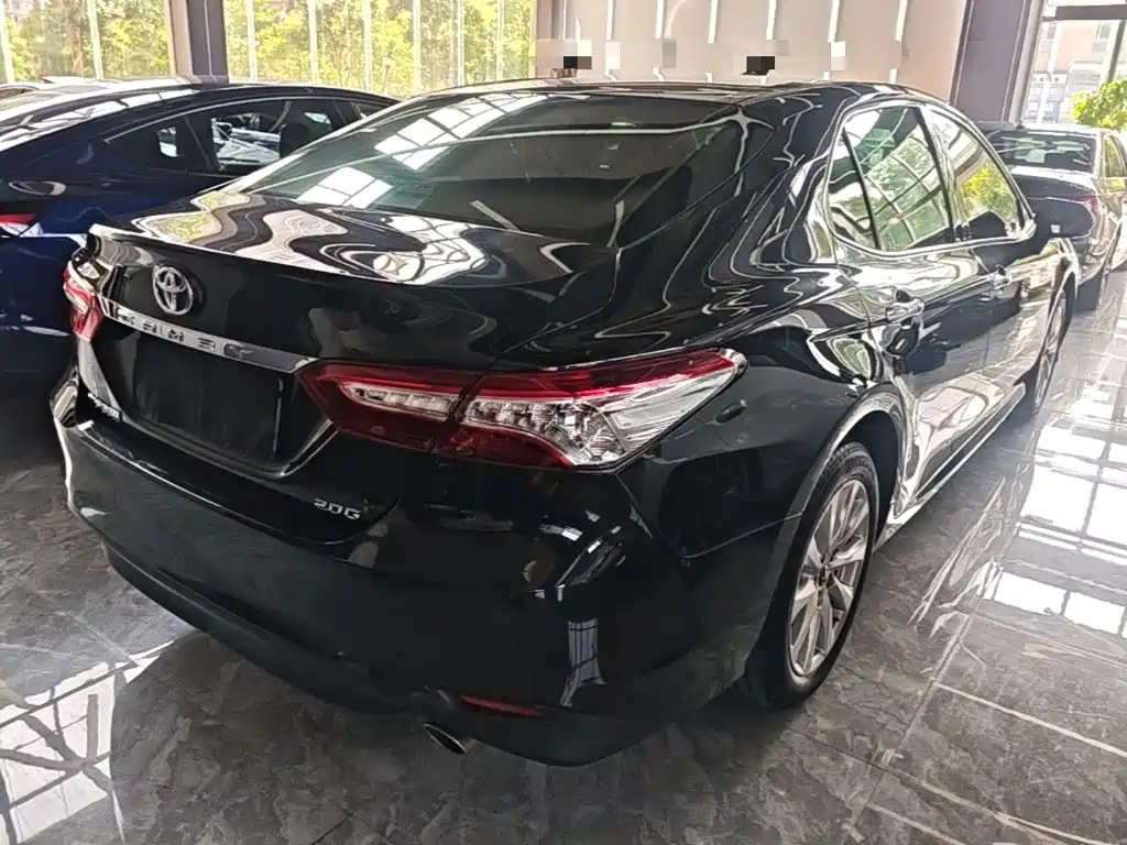 Toyota Camry — миниатюра 7