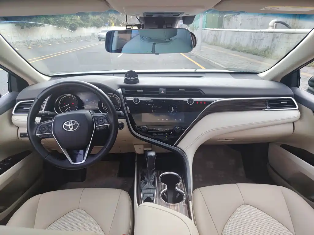 Toyota Camry — миниатюра 14